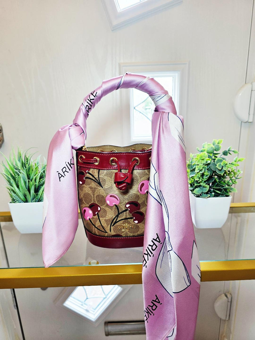 Àríkẹ́ Pink Bow Luxury Silk Scarf